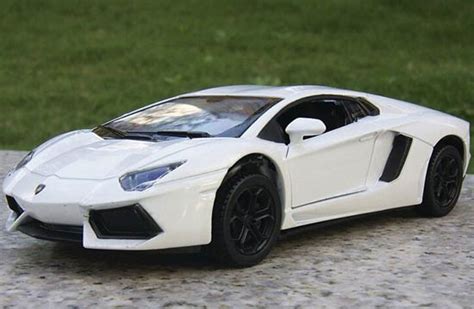 Red /Yellow /White 1:32 Scale Diecast Lamborghini Aventador Toy ...