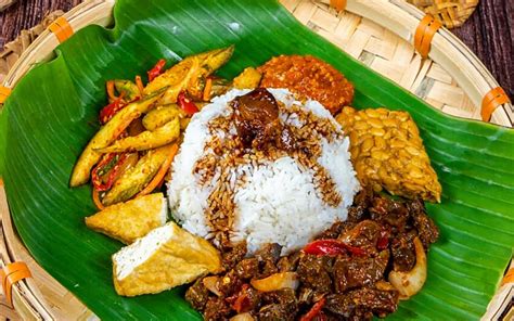 Indonesian Nasi Padang: Flavorful Feast - LittleTake