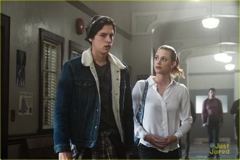 KJ Apa Gives Fans Heads Up Warning About Tonight's 'Riverdale' Reveal ...