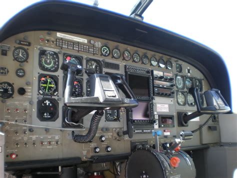 Jet Airlines: cessna caravan cockpit