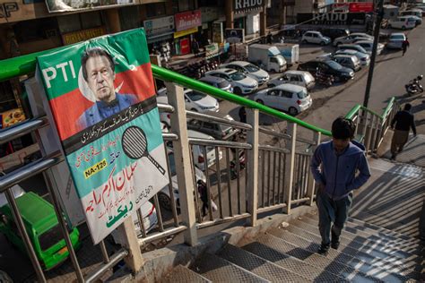 Economic Pessimism Hits Record in Pakistan Ahead of Election - Bloomberg