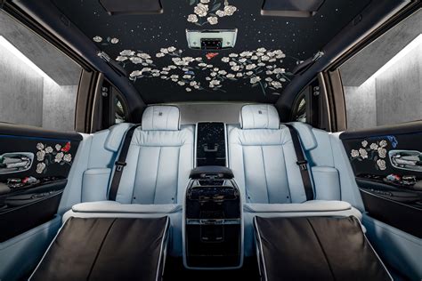 This Rolls-Royce Phantom's interior features one million stitches - CNET