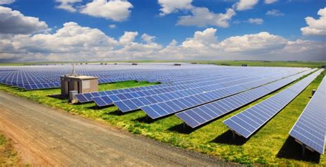 Solar Farms (What They Are & How They Work) - Climatebiz