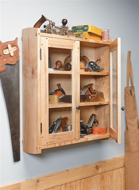 Wall-Mounted Tool Cabinet | Woodworking Project | Woodsmith Plans