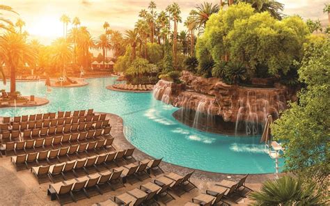 10 Best Water Parks in Las Vegas + MAP