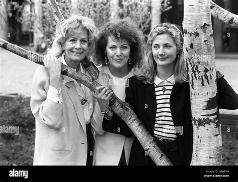 Theatre - The Three Sisters - Vanessa and Lynn Redgrave Stock Photo - Alamy