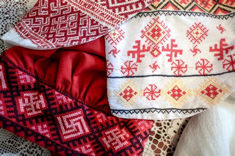 Russian babushka saving ancient weaving crafts - Russia Beyond