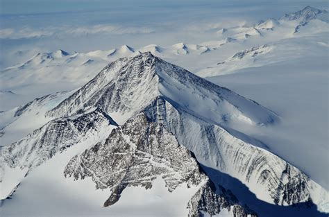 Photo of a mountain in Antarctica from the window of a Boeing 747 [OC ...