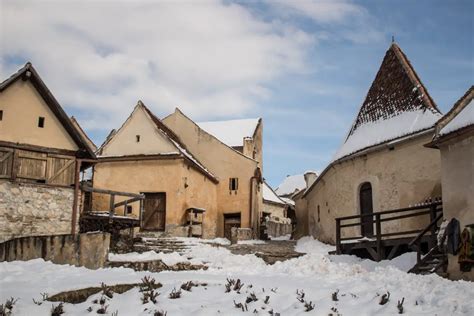 A Handy Guide to Rasnov Fortress, Romania - Travelling Balkans