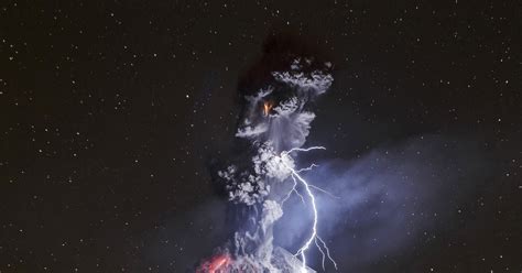 Lava + Ash + Lightning = the Perfect Volcano Photo | WIRED