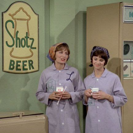 Laverne & shirley on Pinterest | 70s tv shows, 1960s tv shows and ...