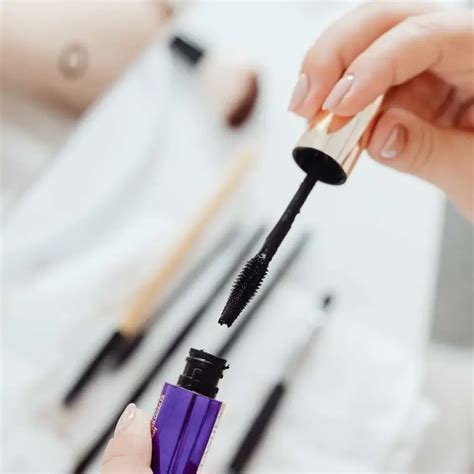 Here Is The Case for Curling Mascara, EASY CHOICE!