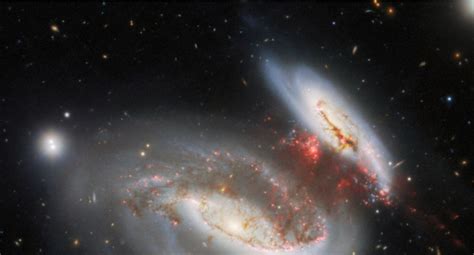 "Cosmic butterfly": The Gemini North telescope captures a spectacular ...