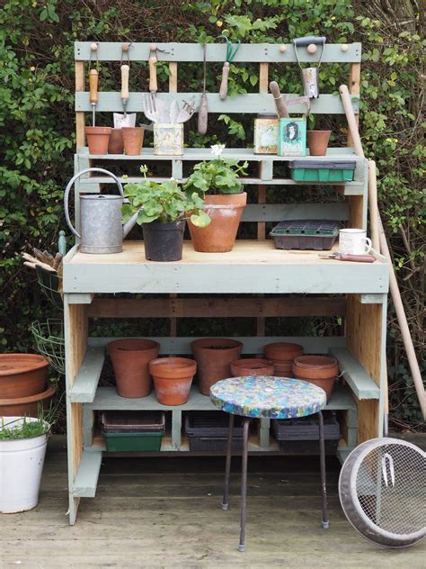 A Step By Step Guide How To Make A Diy Pallet Potting Bench