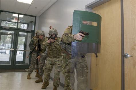 Military Police conduct training scenarios | Article | The United ...