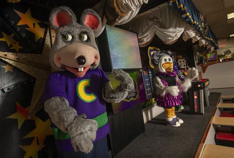 The Last Chuck E Cheese Animatronic Band In The World Los Angeles Times