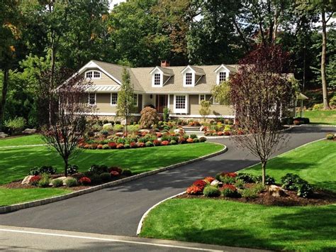 circular driveway landscaping ideas - Carlie Duckett