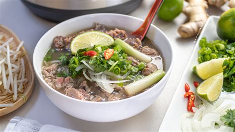 Quick and Easy Vietnamese Instant Pot Beef Noodle Soup (Pho Bo) — Vicky ...