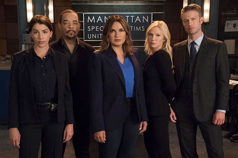 Mariska Hargitay Posted a Photo of the SVU Cast Reuniting | NBC Insider