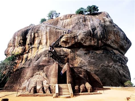 Sigiriya Rock Fort Historical Facts and Pictures | The History Hub