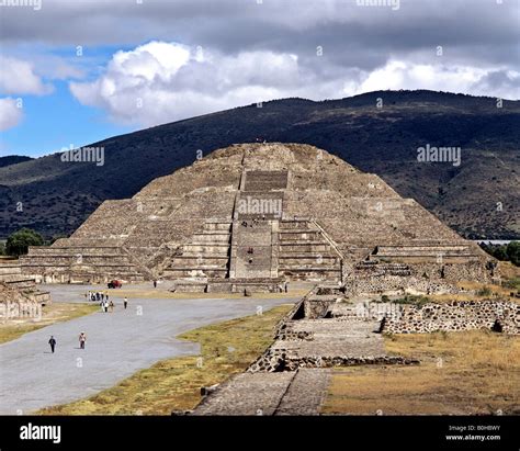 Pyramid of the Moon in Teotihuacan, Aztec civilization near Mexico City ...