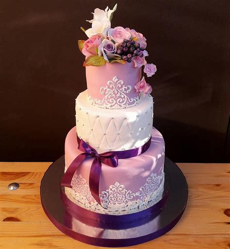 Purple wedding cake - Decorated Cake by Victoria - CakesDecor