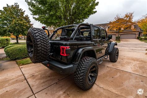 Jeep wrangler JLUR rubicon Lifted 4×4 custom offroad Jeep