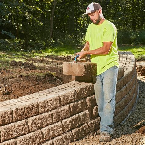 How to Build a Sturdy Retaining Wall That Will Last a Lifetime