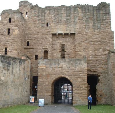 Medieval Castles: GATEHOUSE