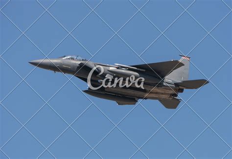 F-15 Eagle fighter jet - Photos by Canva