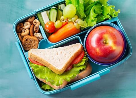 Premium Photo | School lunch box