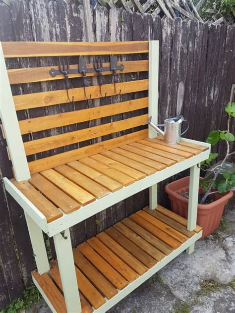 Painted Pallet Potting Bench For Gardening Chores • 1001 Pallets