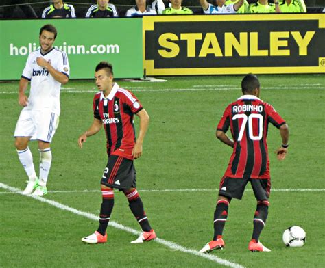 File:AC Milan kickoff vs Real Madrid.jpg - Wikimedia Commons