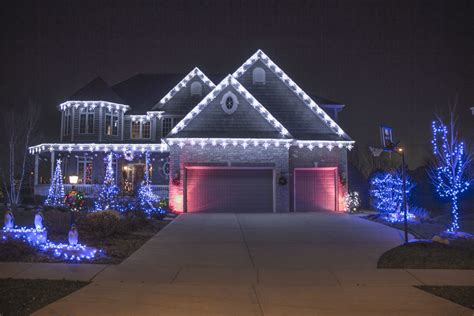 How To Install Christmas Lights On The Roof | Homeminimalisite.com