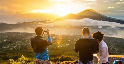 Volcano tourism in the spotlight after NZ eruption | Travel News ...