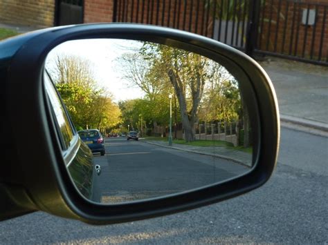 How to Adjust Car Mirrors In Three Steps