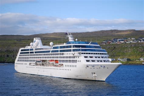 Oceania Sirena - description, photos, position, cruise deals