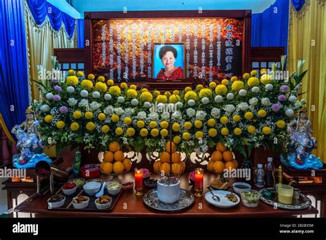 Malaysia Chinese Funeral High Resolution Stock Photography and Images ...