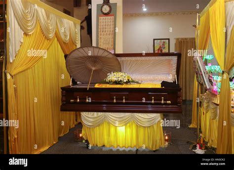 Chinese funeral hi-res stock photography and images - Alamy