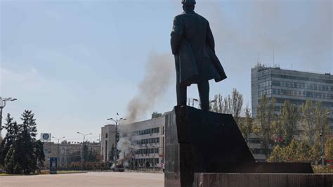 Moscow Forces Reinstate Lenin Statue in Ukrainian City - The Moscow Times