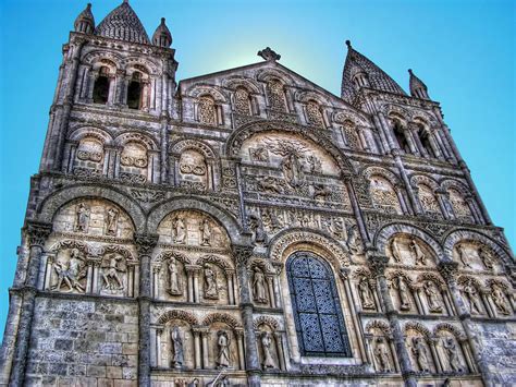 ARCH161: Angouleme Cathedral