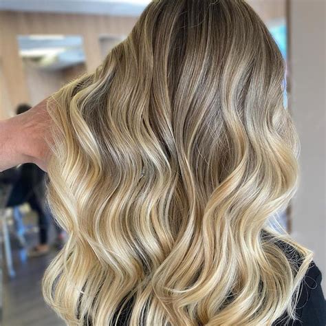 How to Create Blonde Beachy Waves | Wella Professionals