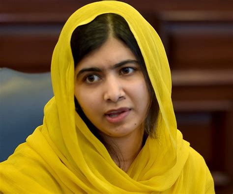 Malala Yousafzai Biography - Facts, Childhood, Family Life & Achievements