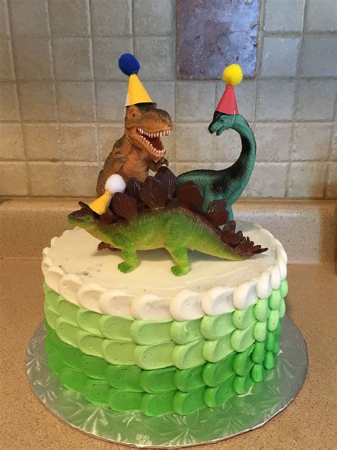 Dinosaur cake | Festa dinossauro, Festa de aniversário de dinossauro ...