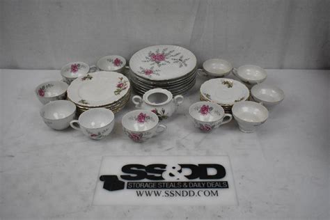 32 Floral China Tea Set; 8 Large, 6 Small, 6 Cup Plates, 11 Cups, 1 ...