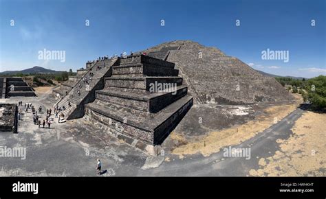 Teotihuacan, Mexico. Pyramid of the Moon Stock Photo - Alamy