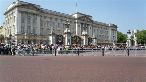 A TOUR OF BUCKINGHAM PALACE