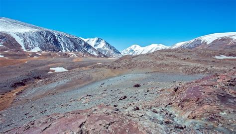 Premium Photo | Snowy mountains russia siberia altai mountains chuya ridge