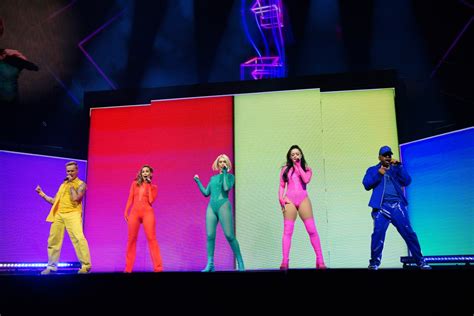 S Club 7 Reunion Tour Opens With Paul Cattermole Tribute