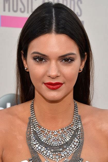 Kendall Jenner Red Lipstick | Lipstutorial.org